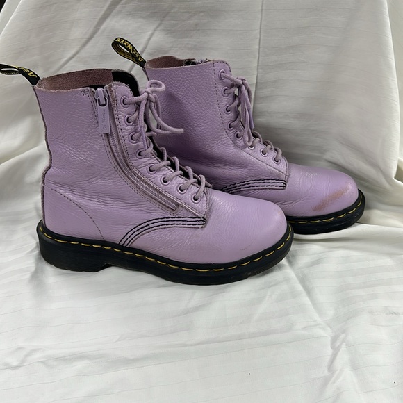 Doc Martin boots women’s size 6. Lavendar - Picture 2 of 10